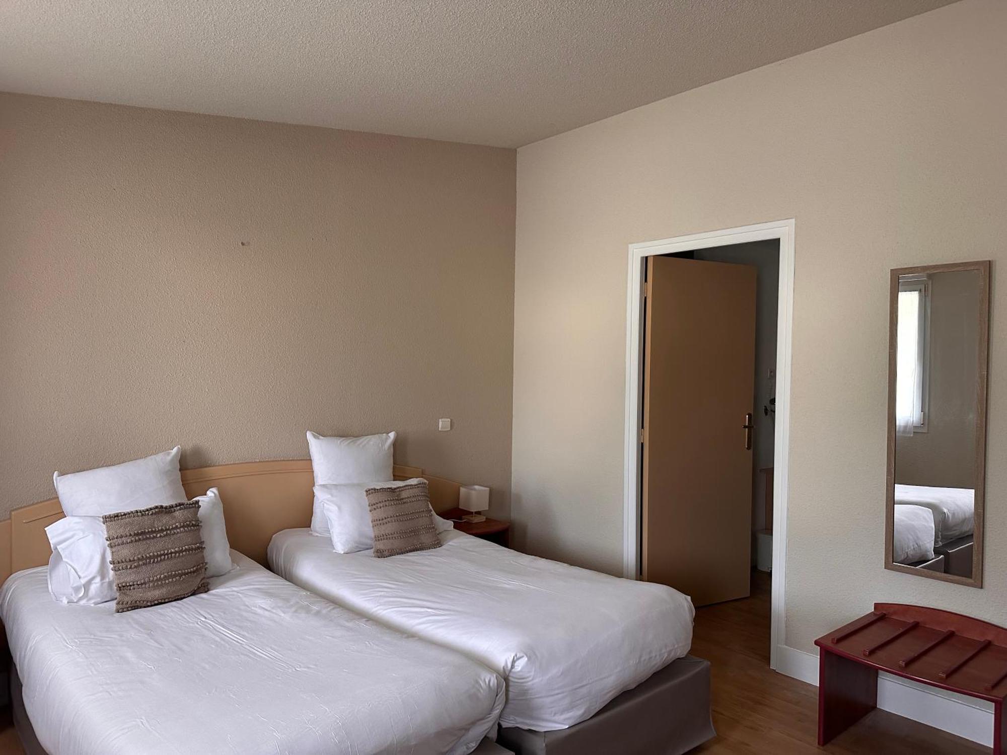 Hotel - Domaine De La Blanchardiere - Le Mans Changé Kültér fotó