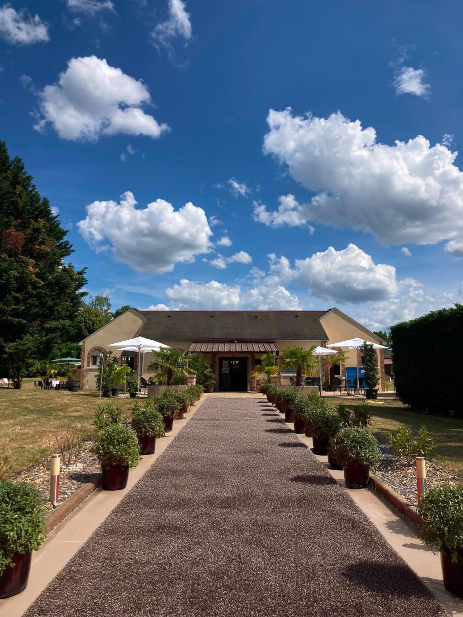 Hotel - Domaine De La Blanchardiere - Le Mans Changé Kültér fotó